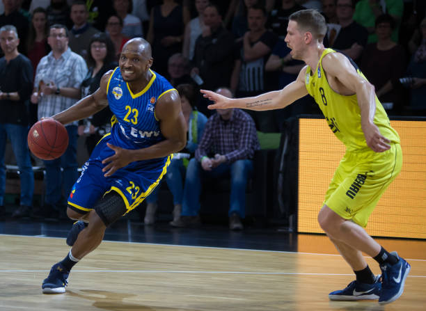 库里和巴特 库里和巴特