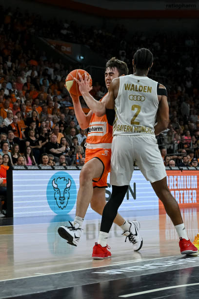 随着赛季尾 随着赛季尾